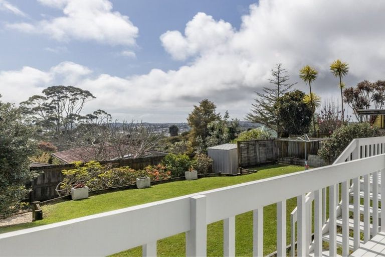 Photo of property in 8 Downsview Road, Pakuranga Heights, Auckland, 2010