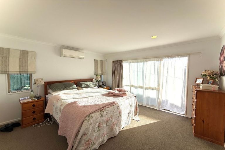 Photo of property in 40 Thornbury Crescent, East Tamaki Heights, Auckland, 2016