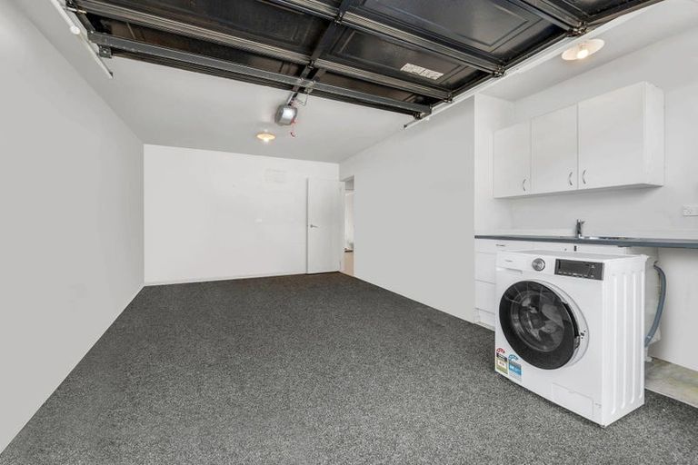 Photo of property in 2/27 Kellaway Drive, East Tamaki, Auckland, 2013