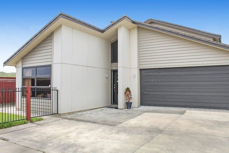 Photo of property in 33a Rosalie Terrace, Kelvin Grove, Palmerston North, 4414