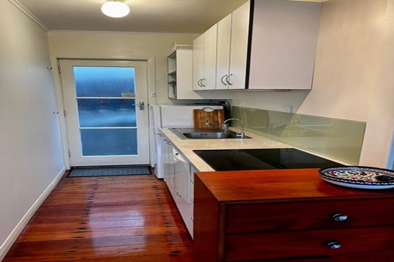 Photo of property in 42 Porritt Avenue, Mount Victoria, Wellington, 6011