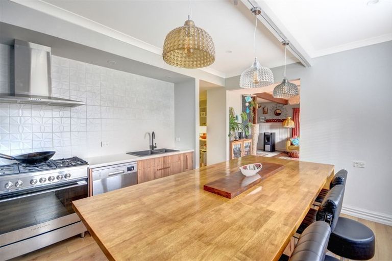 Photo of property in 51 Easther Crescent, Kew, Dunedin, 9012