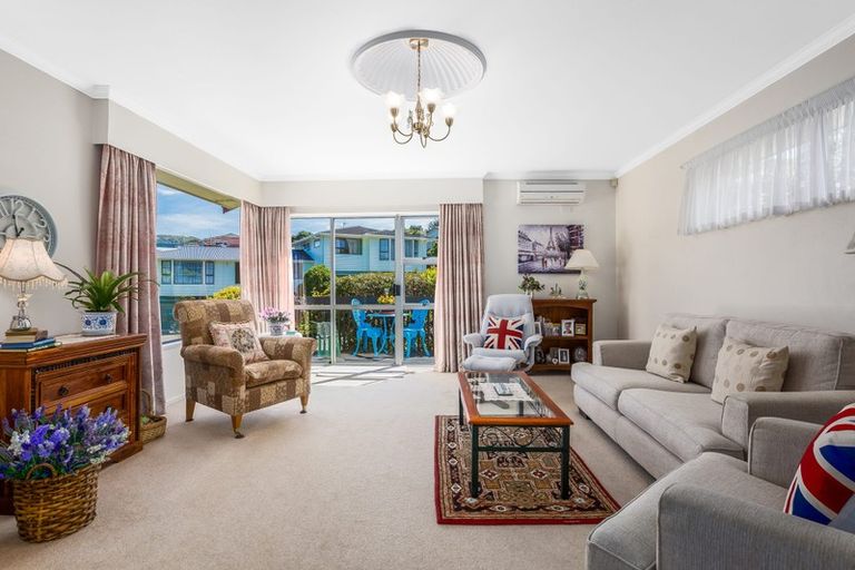 Photo of property in 1 Zande Terrace, Tawa, Wellington, 5028