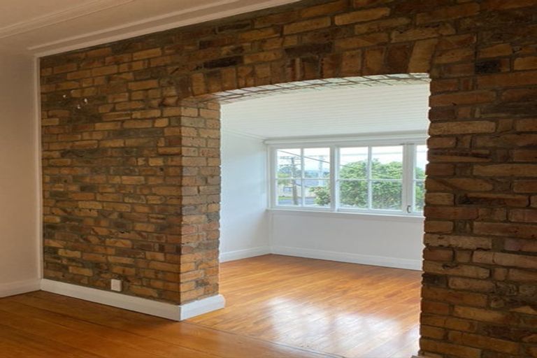 Photo of property in 27 Islington Avenue, New Lynn, Auckland, 0600