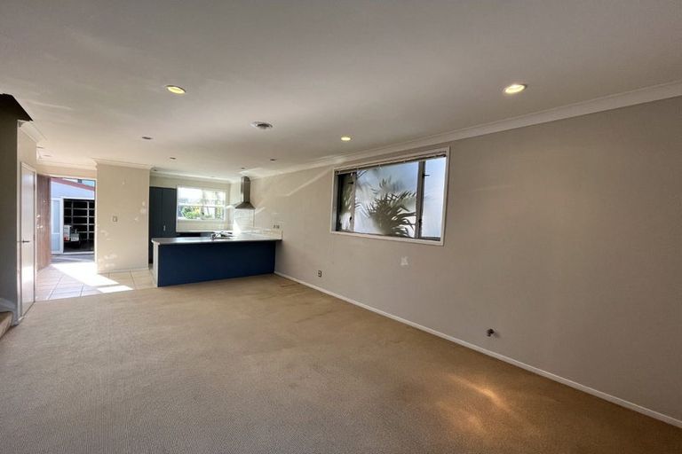Photo of property in 9m Clearwater Cove, West Harbour, Auckland, 0618