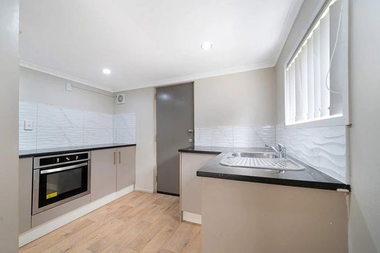 Photo of property in 41 Royal Road, Massey, Auckland, 0614