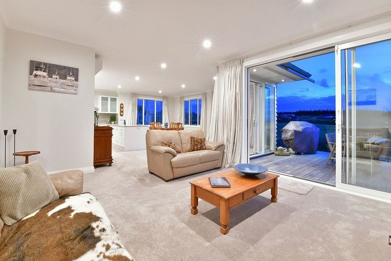 Photo of property in 86 Voyager Drive, Gulf Harbour, Whangaparaoa, 0930
