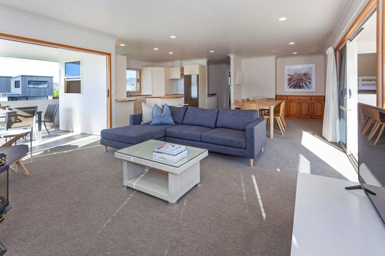 Photo of property in 102 Saint Patricks Row, Whangamata, 3620