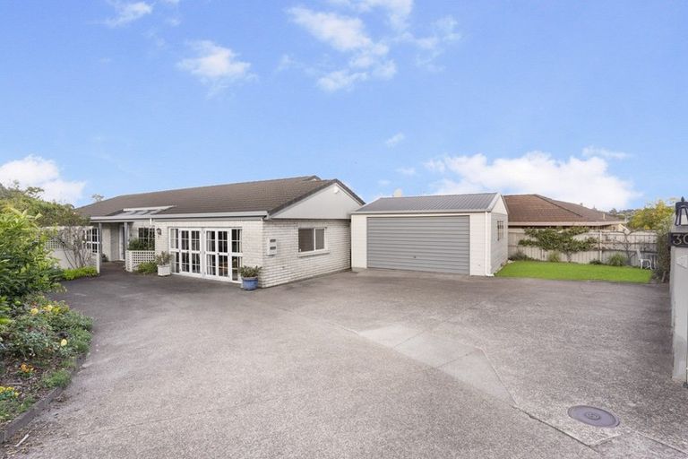 Photo of property in 30 Booralee Avenue, Botany Downs, Auckland, 2010