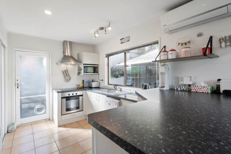 Photo of property in 2/43 Seaton Road, Murrays Bay, Auckland, 0630