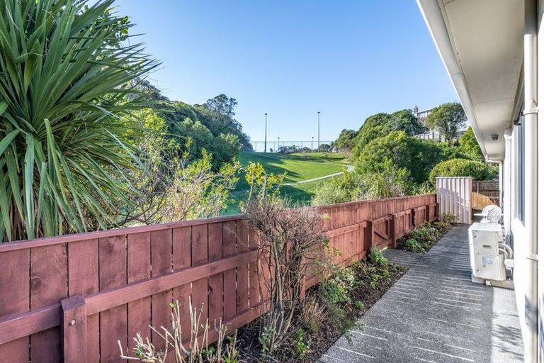 Photo of property in 7a Lyndfield Lane, Newlands, Wellington, 6037