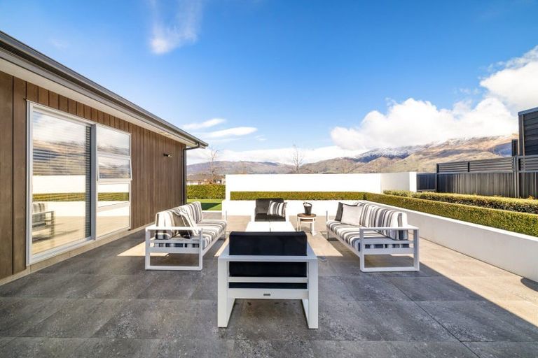 Photo of property in 36 Minaret Ridge, Wanaka, 9305