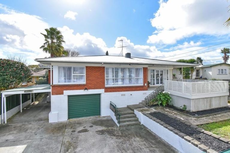 Photo of property in 24 Waterview Road West, Stanley Point, Auckland, 0624