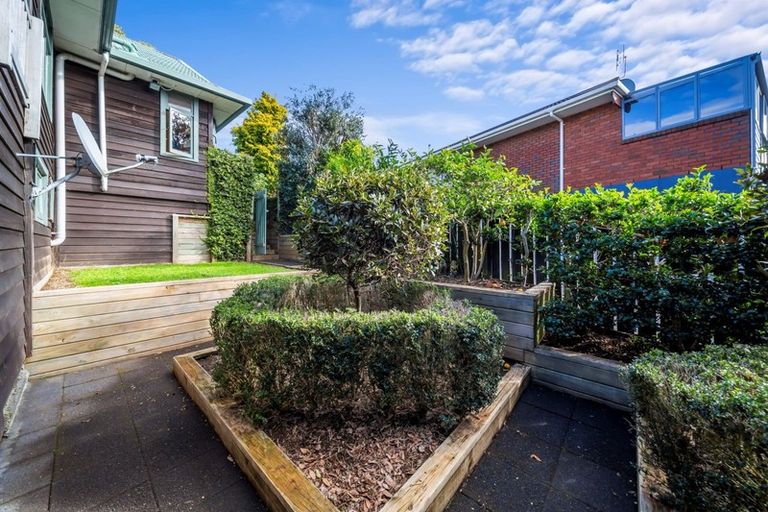 Photo of property in 48 Karina Road, Merrilands, New Plymouth, 4312