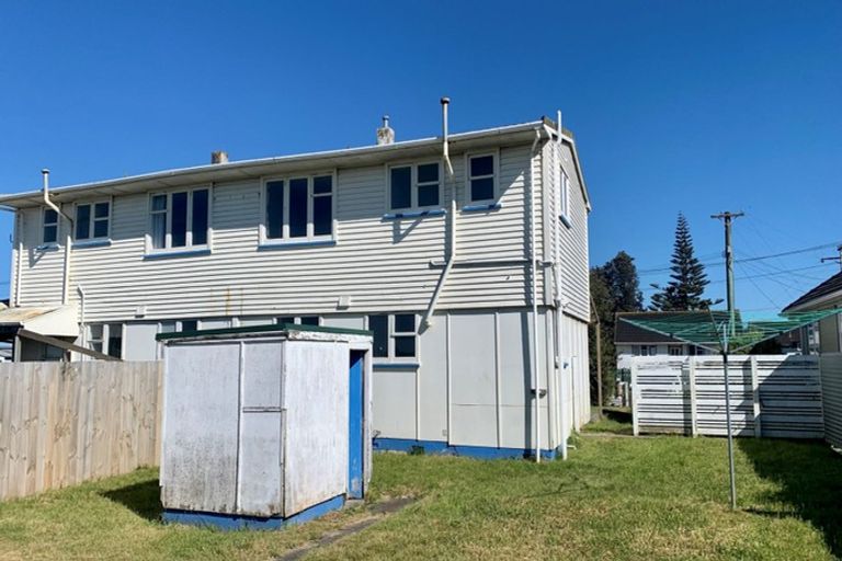 Photo of property in 26-28 Matipo Street, Castlecliff, Whanganui, 4501