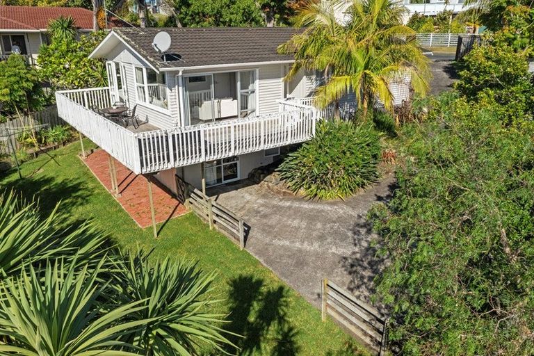 Photo of property in 8 Weatherly Road, Torbay, Auckland, 0630