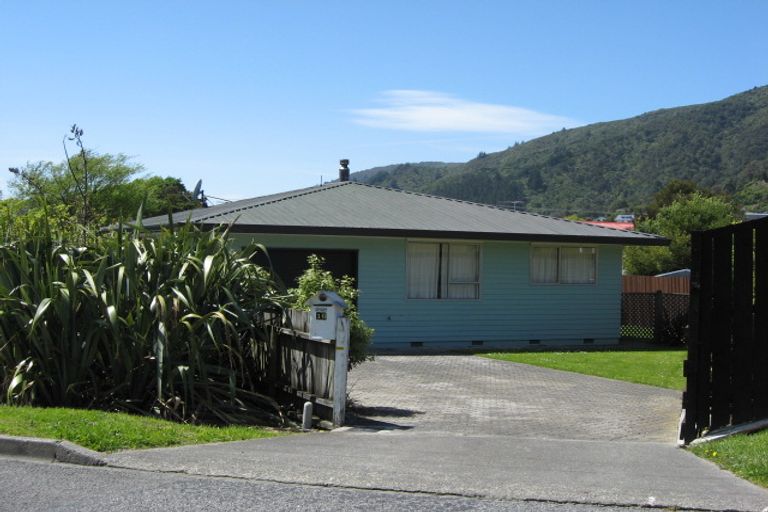 Photo of property in 16 Durham Street, Picton, 7220
