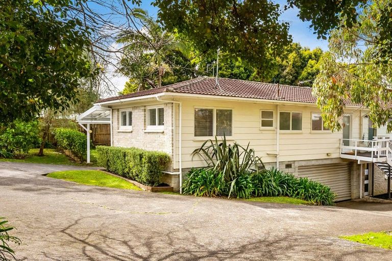Photo of property in 1/31 Camelot Place, Glenfield, Auckland, 0629