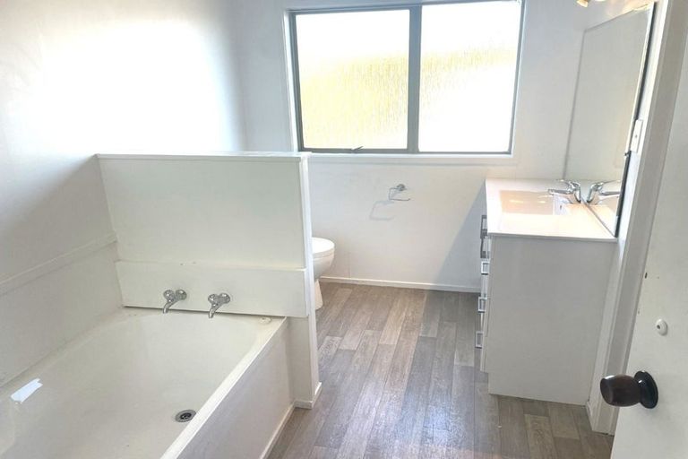 Photo of property in 94 Porritt Avenue, Chatswood, Auckland, 0626