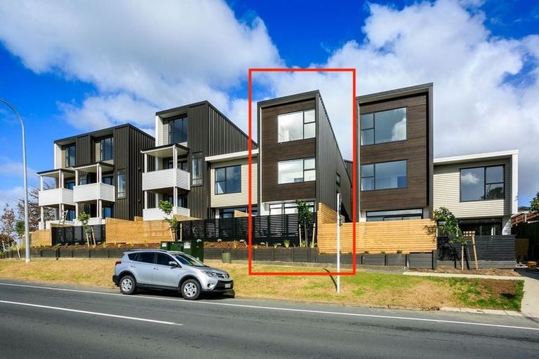 Photo of property in 5/15 Chivalry Road, Glenfield, Auckland, 0629