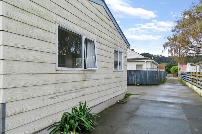Photo of property in 37a Biddle Crescent, Taita, Lower Hutt, 5011