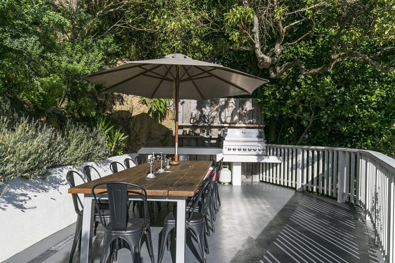 Photo of property in 53 Palliser Road, Roseneath, Wellington, 6011