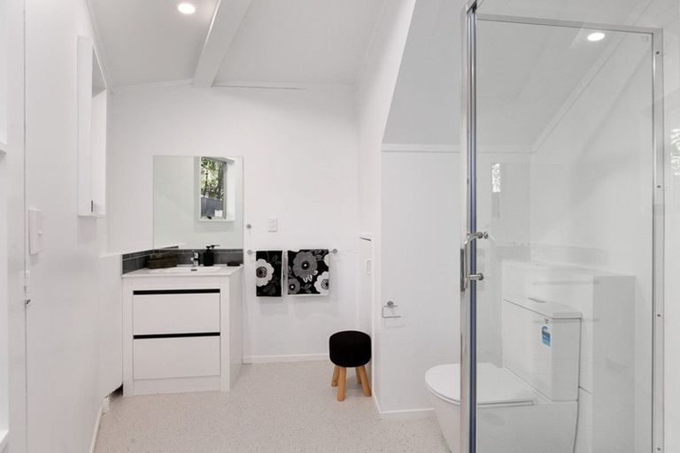 Photo of property in 1/107 Konini Road, Titirangi, Auckland, 0604