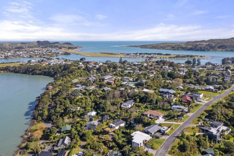 Photo of property in 21 Point Street, Raglan, 3225