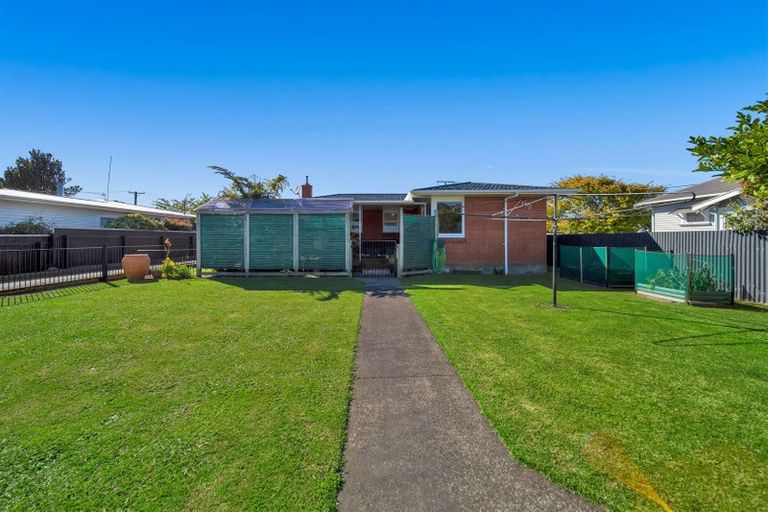 Photo of property in 35 Disraeli Street, Hawera, 4610