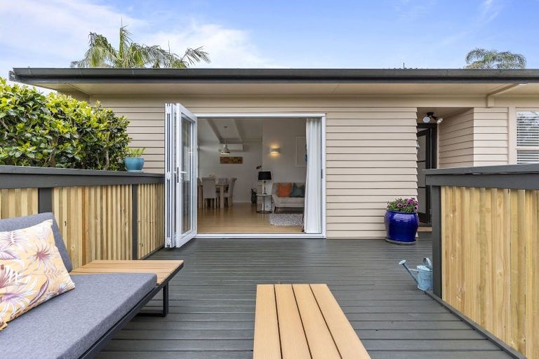 Photo of property in 22 Robbies Road, Shelly Park, Auckland, 2014