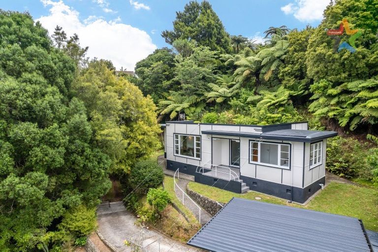 Photo of property in 4 Powell Road, Kelson, Lower Hutt, 5010