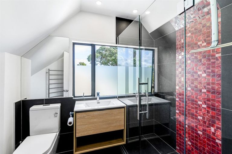 Photo of property in 50 Winara Avenue, Waikanae, 5036