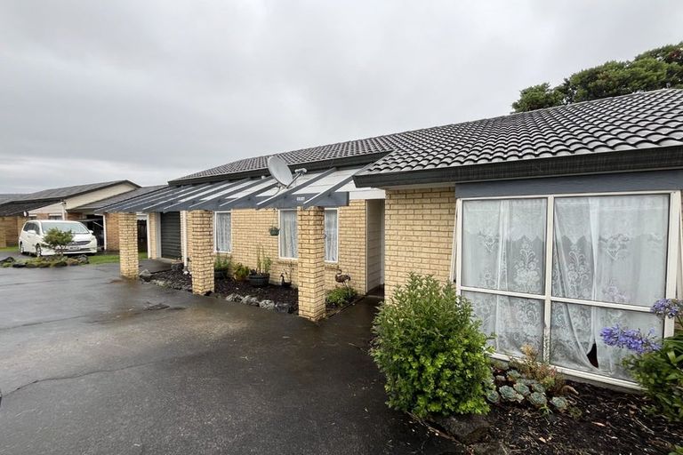 Photo of property in 1/12 Bernina Place, Weymouth, Auckland, 2103