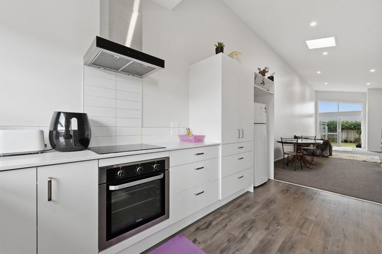 Photo of property in 18a Komata Crescent, Papamoa Beach, Papamoa, 3118