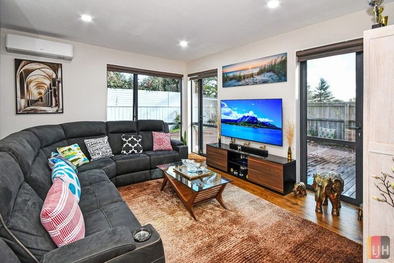 Photo of property in 2 Te Aparangi Road, Papakura, 2110