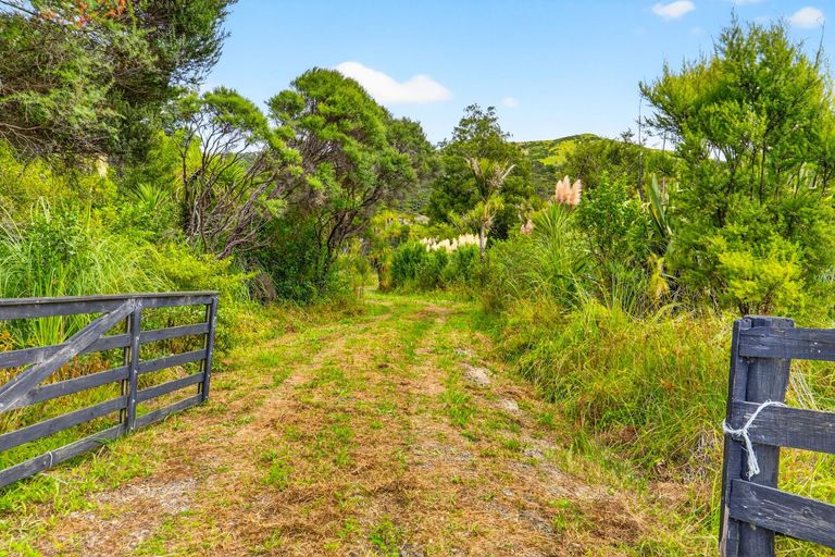 Photo of property in 495 Rahuikiri Road, Tomarata, Wellsford, 0972