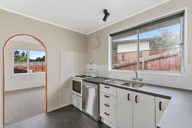 Photo of property in 28 Jane Grove, Paparangi, Wellington, 6037