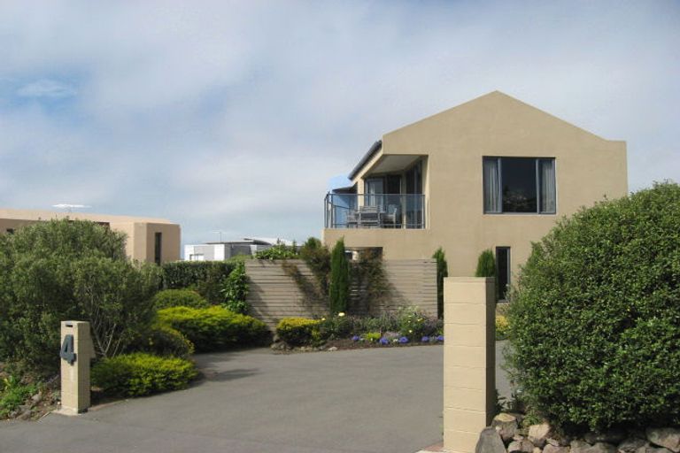 Photo of property in 4 Inverness Lane, Redcliffs, Christchurch, 8081