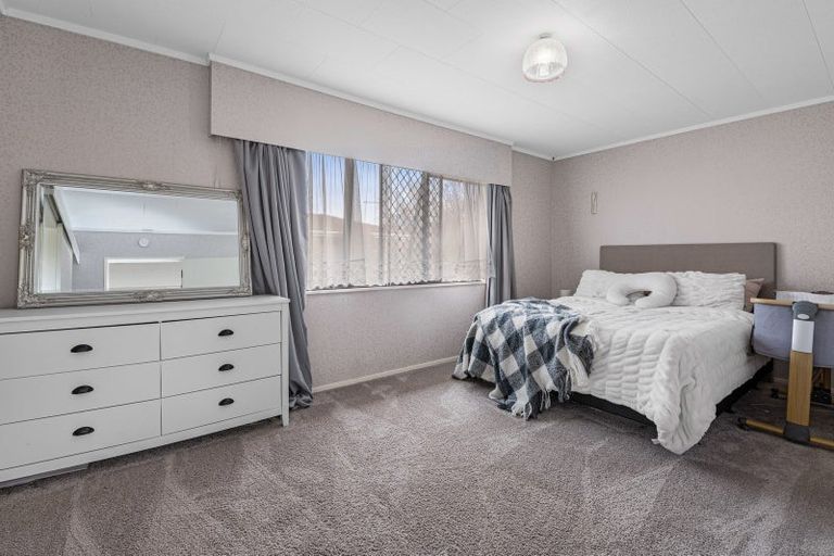 Photo of property in 10 Gemini Place, Kawaha Point, Rotorua, 3010