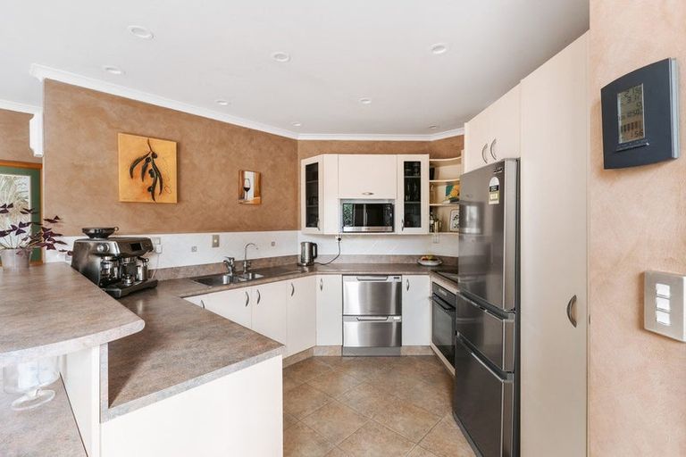 Photo of property in 26 Maddison Place, Welcome Bay, Tauranga, 3112