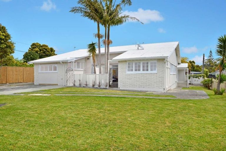 Photo of property in 24 Tiri Tiri Road, Birkdale, Auckland, 0626