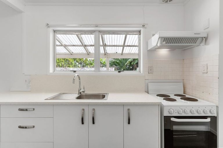 Photo of property in 43 Frobisher Way, Clendon Park, Auckland, 2103