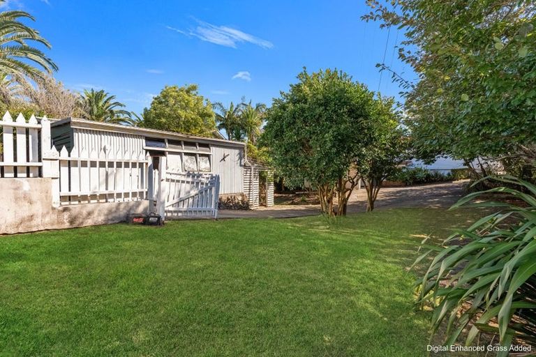 Photo of property in 21 Saint Leonards Road, Kelston, Auckland, 0602