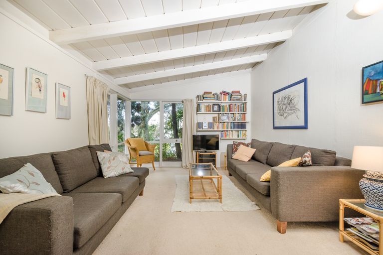 Photo of property in 64 Tiroroa Avenue, Te Atatu South, Auckland, 0610