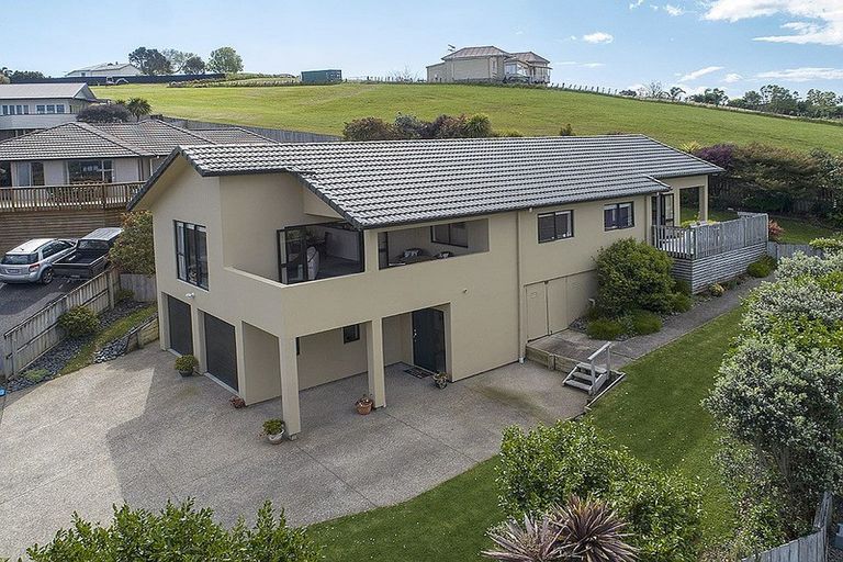 Photo of property in 16 Te Kauri Place, Helensville, 0800