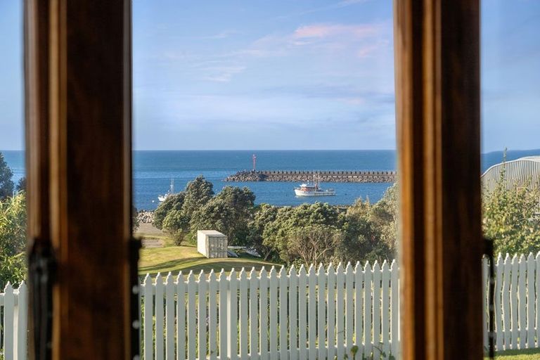 Photo of property in 68 Whiteley Street, Moturoa, New Plymouth, 4310