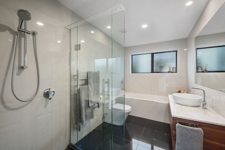 Photo of property in 104c Lake Road, Belmont, Auckland, 0622