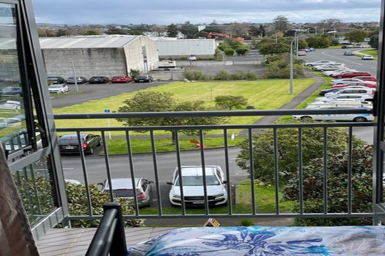 Photo of property in 3e/10 Crown Lynn Place, New Lynn, Auckland, 0600