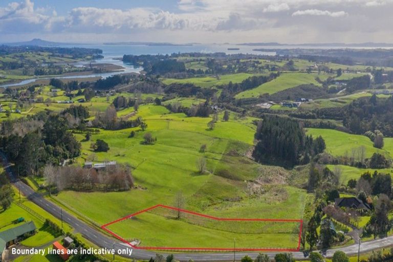 Photo of property in 118 Trig Road, South Head, Helensville, 0874