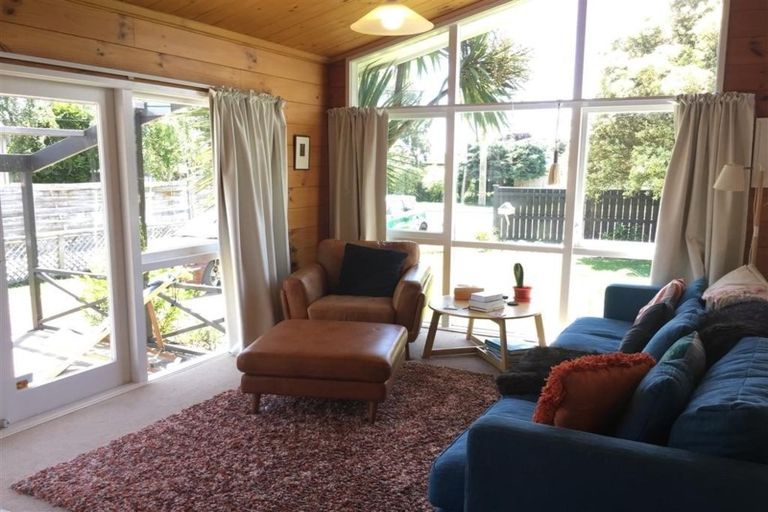 Photo of property in 62 Ngaio Road, Waikanae, 5036